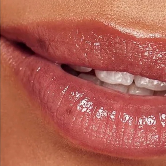 Lip Gloss Plumper – Lyne Beauty (Hyaluronic & SPF50) - Picture 10 of 12